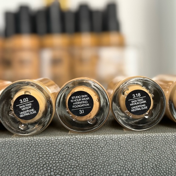 SMASHBOX - STUDIO SKIN 24 HOUR HYDRA FOUNDATION. MANY SHADES AVAIL - Picture 5 of 9